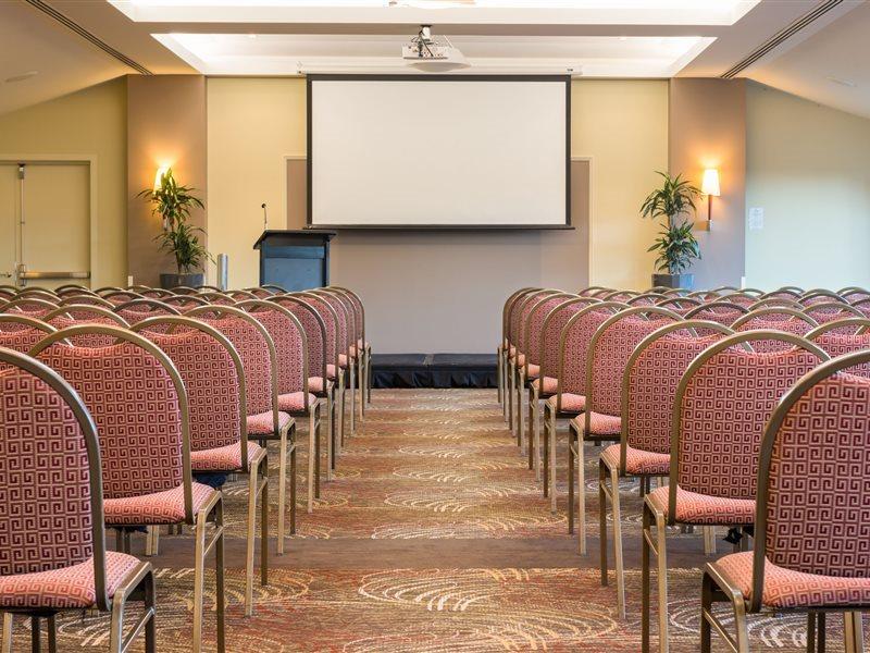 Copthorne Hotel & Resort Lakefront Queenstown 4*