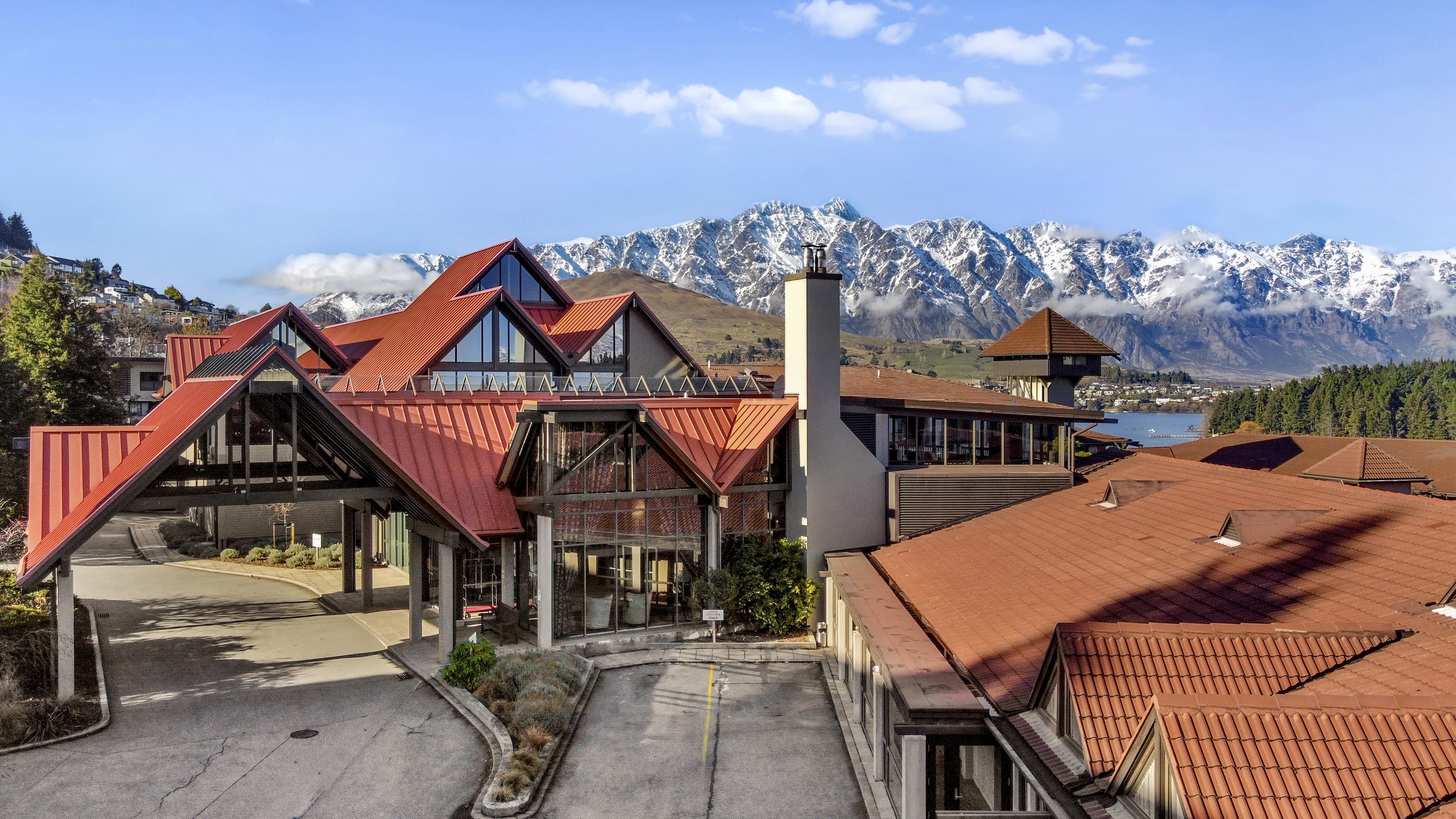 Copthorne Hotel & Resort Lakefront Queenstown 4*